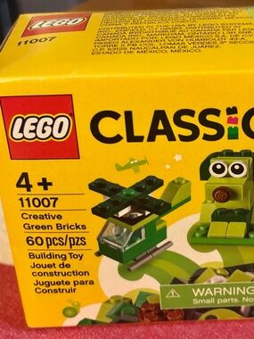 LEGO CLASSIC "Creative Green Bricks" 11007 UNOPENED
